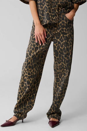 high waist barrel jeans met panterprint bruin