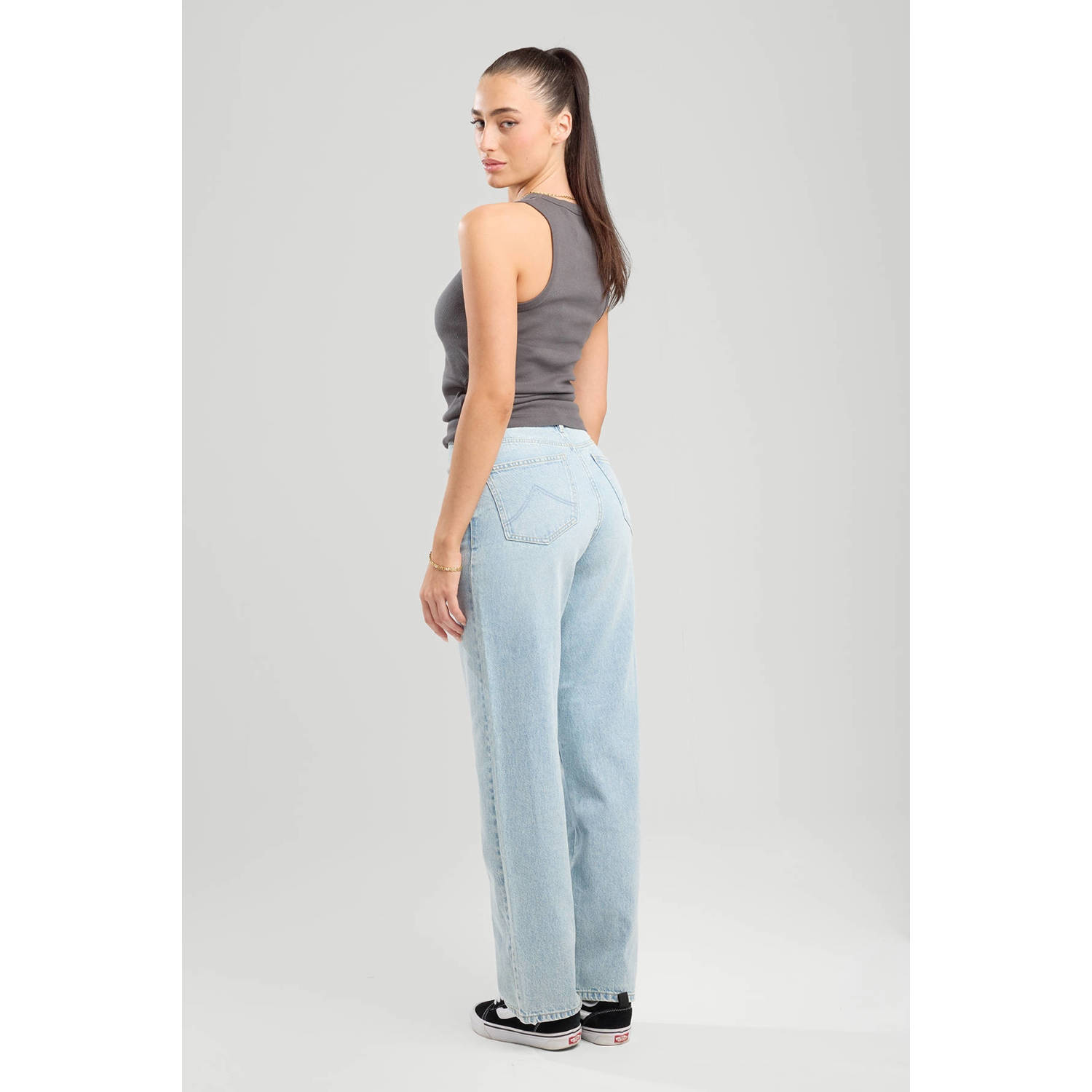 America Today mouwloze top rib gebreid
