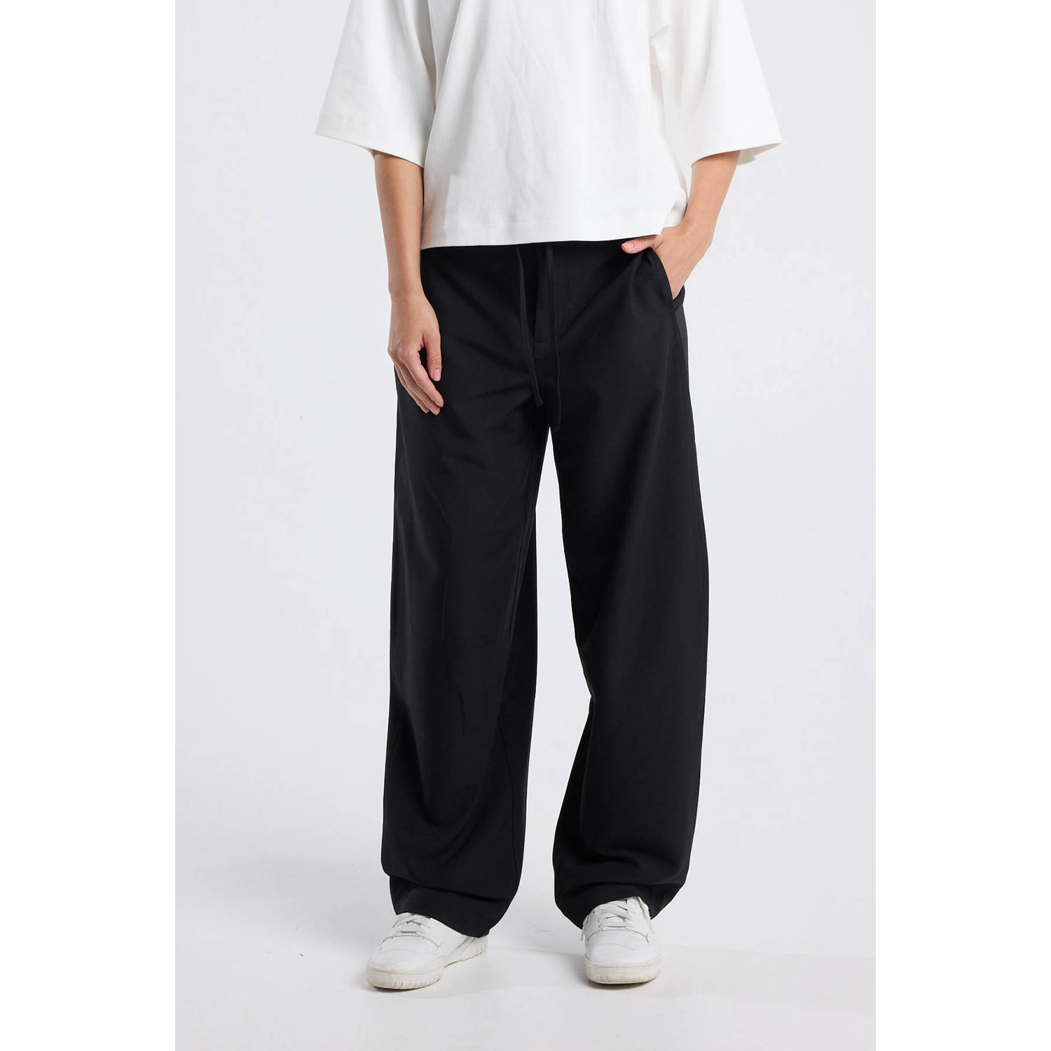 America Today barrel regular waist broek zwart