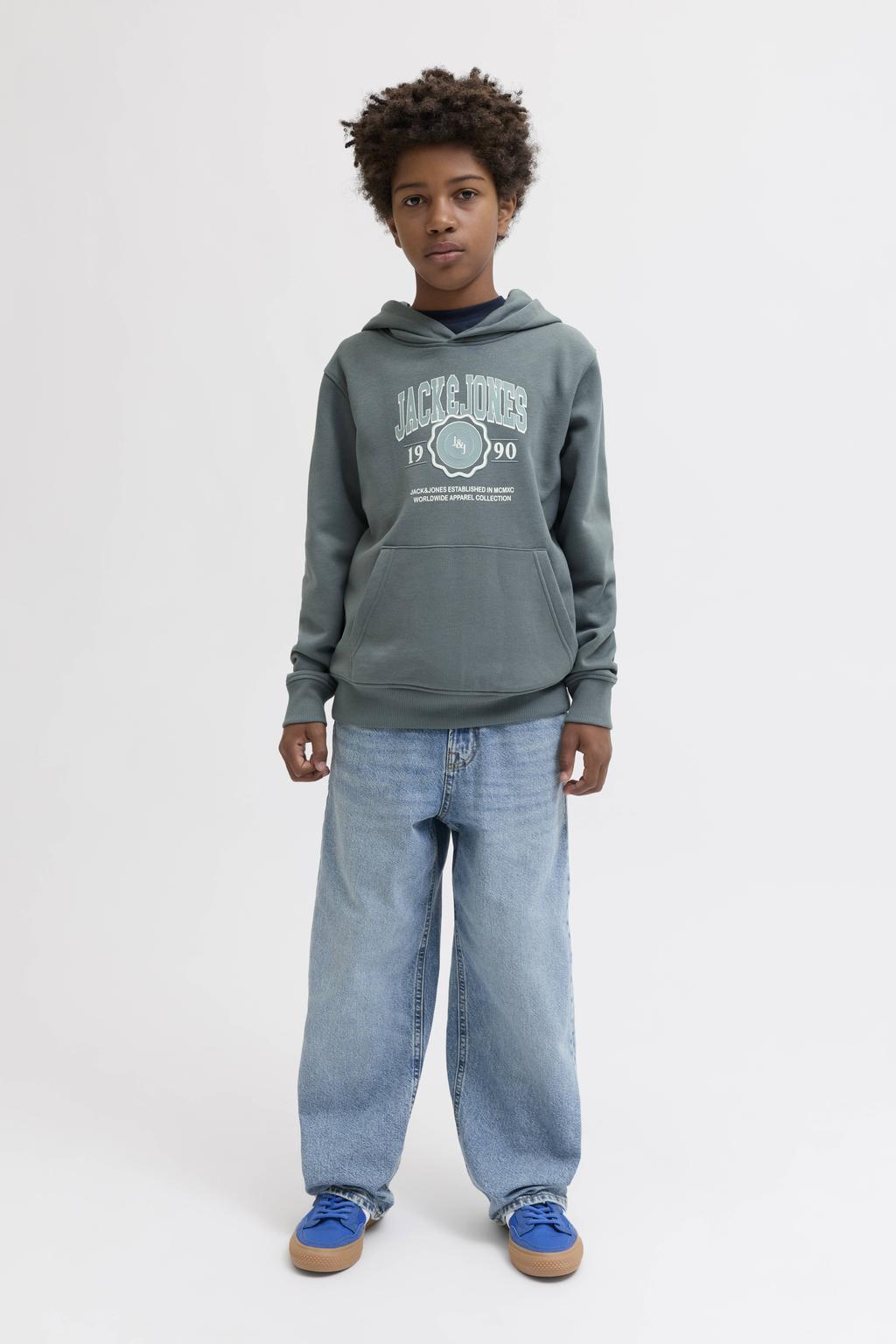 Grijsblauwe jongens JACK & JONES JUNIOR hoodie blauw van sweat materiaal met logo dessin, lange mouwen en capuchon