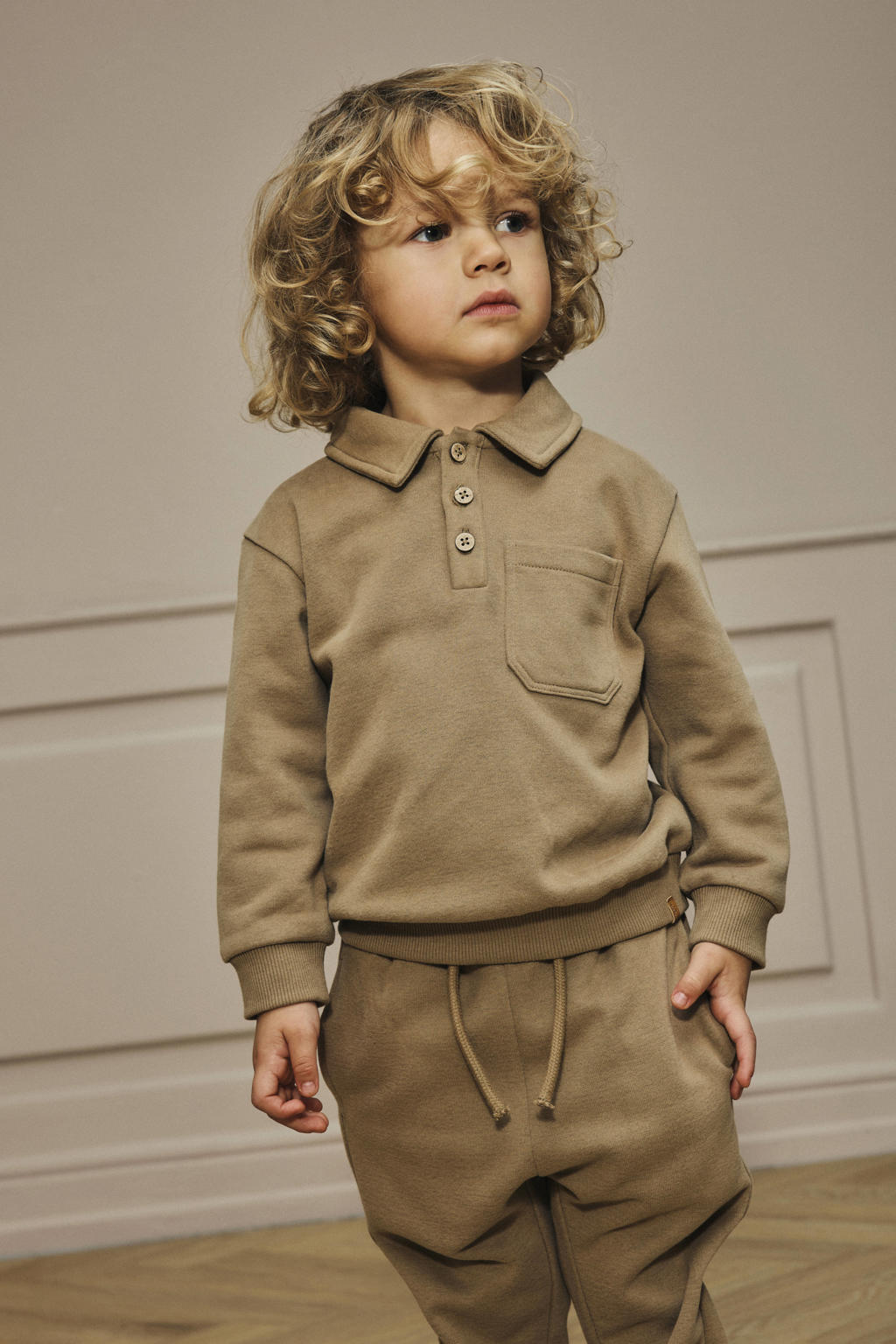 Camelkleurige jongens LIL' ATELIER MINI sweater van katoen met effen, lange mouwen, klassieke kraag en knoopsluiting