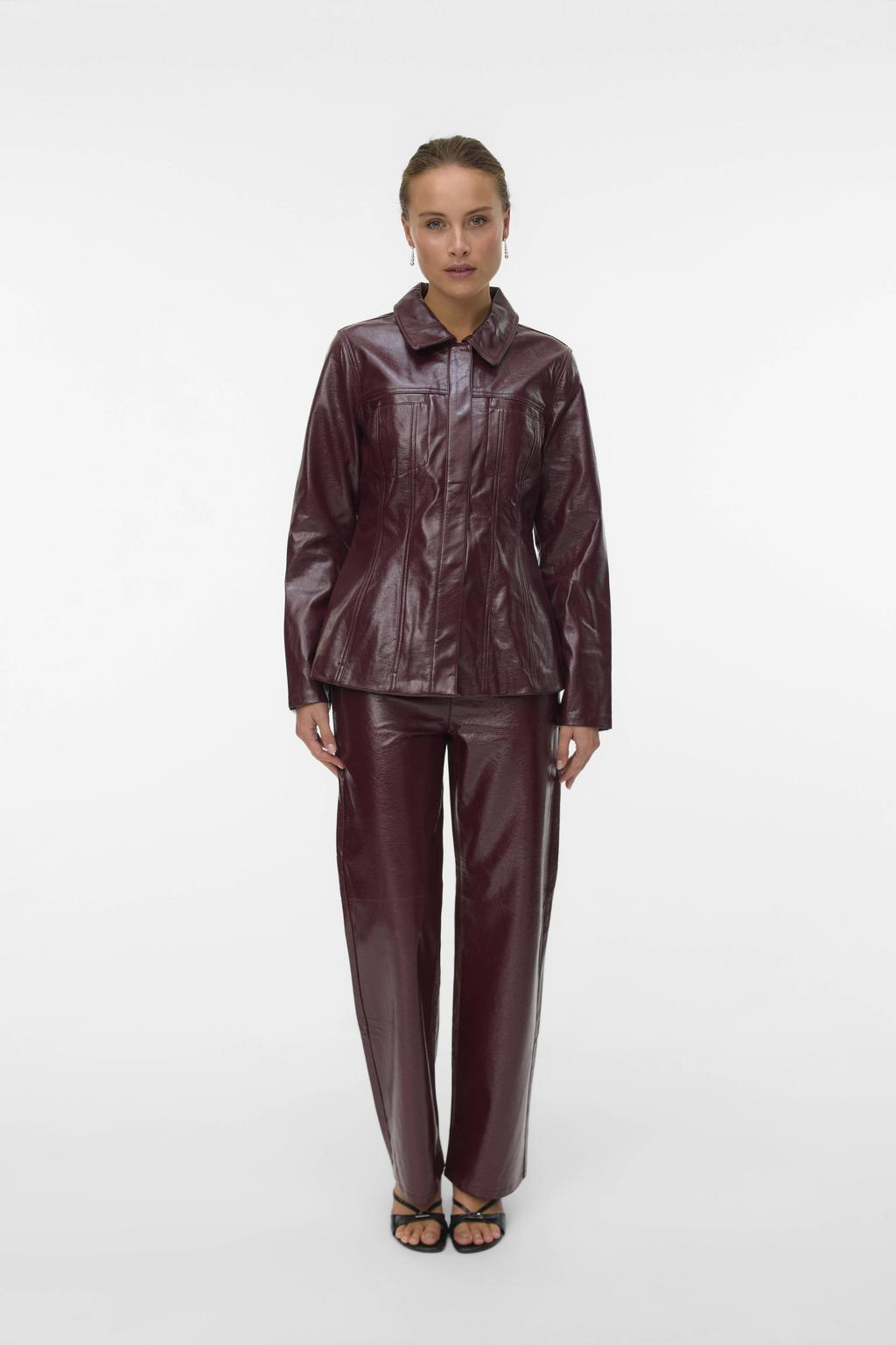 Donkerrode dames VERO MODA wide leg high waist coated broek van viscose met rits- en knoopsluiting en effen