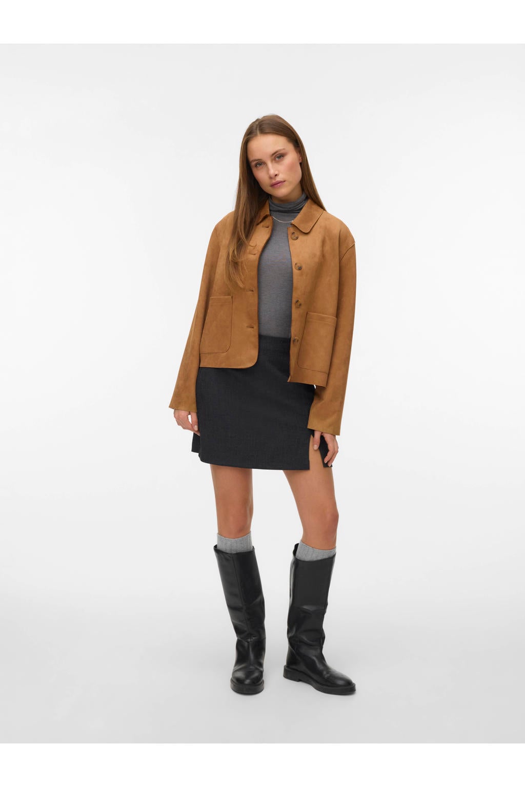 Camelkleurige dames VERO MODA suede jasje met effen, lange mouwen, klassieke kraag en knoopsluiting