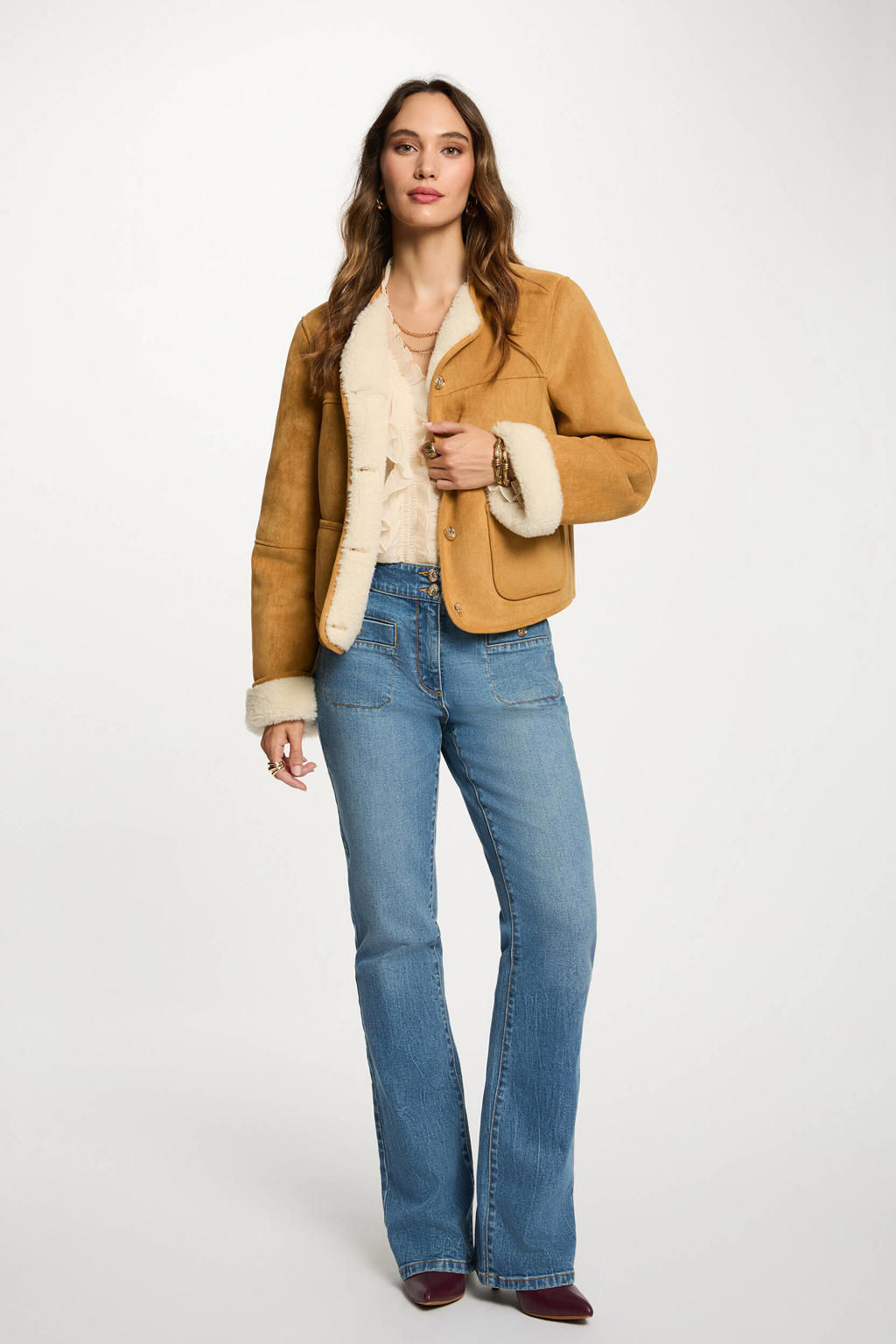 Camel en ecru dames Morgan suede jasje met effen, lange mouwen, ronde hals, drukknoopsluiting en teddy detail