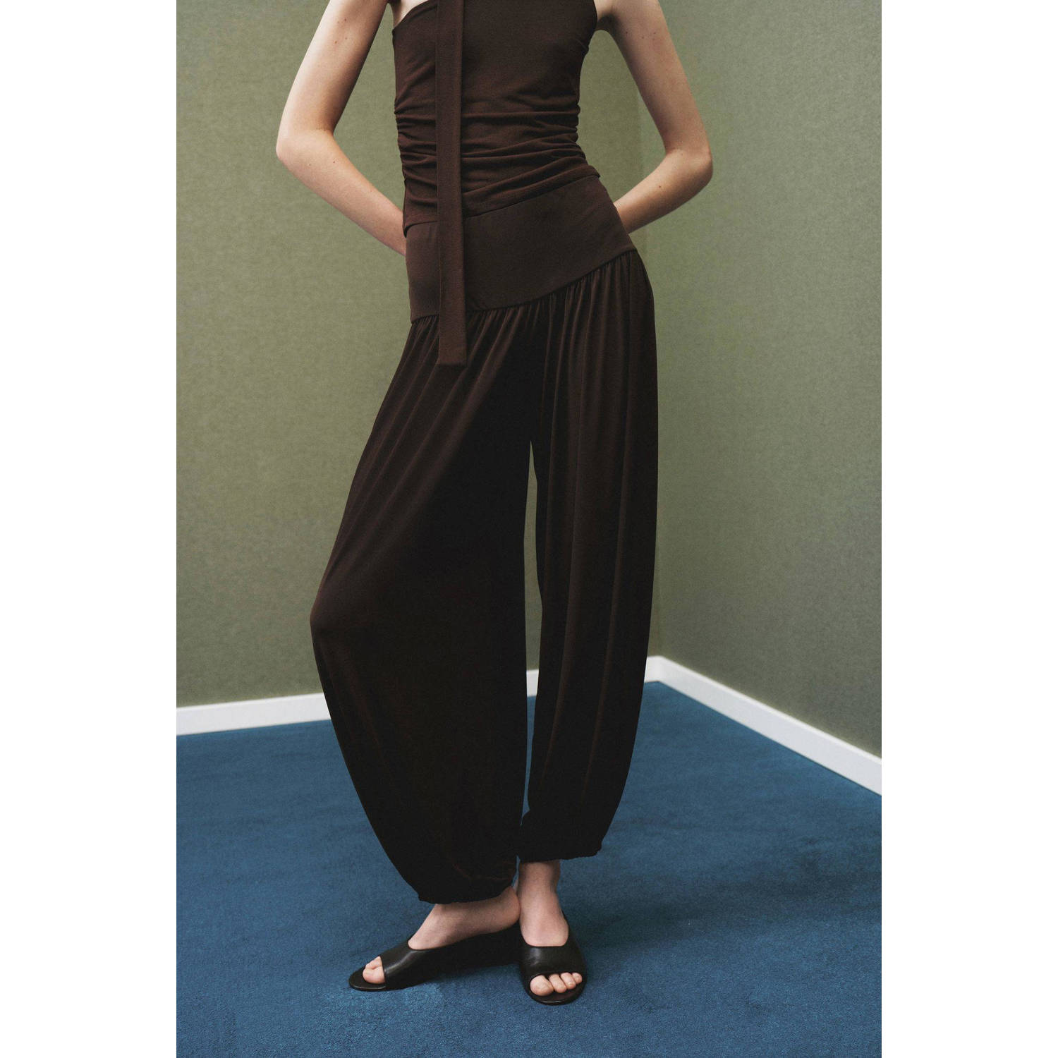 Mango barrel regular waist broek bruin