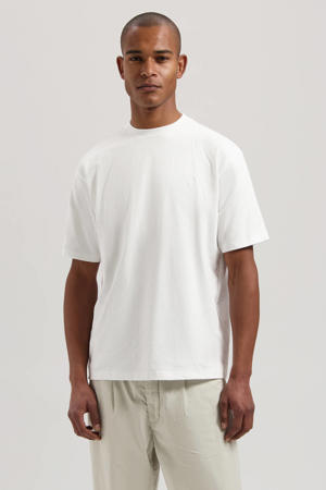 loose T-shirt wit