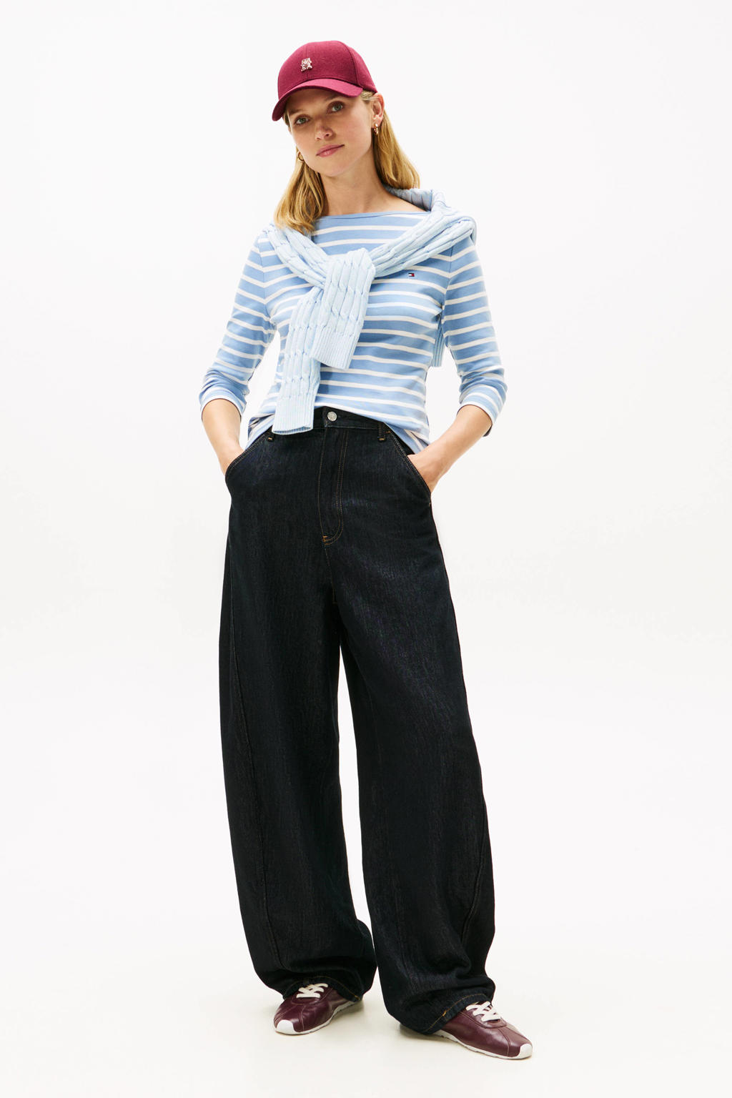 Lichtblauw en witte dames Tommy Hilfiger top fijn gebreid met strepenprint, driekwart mouwen en boothals