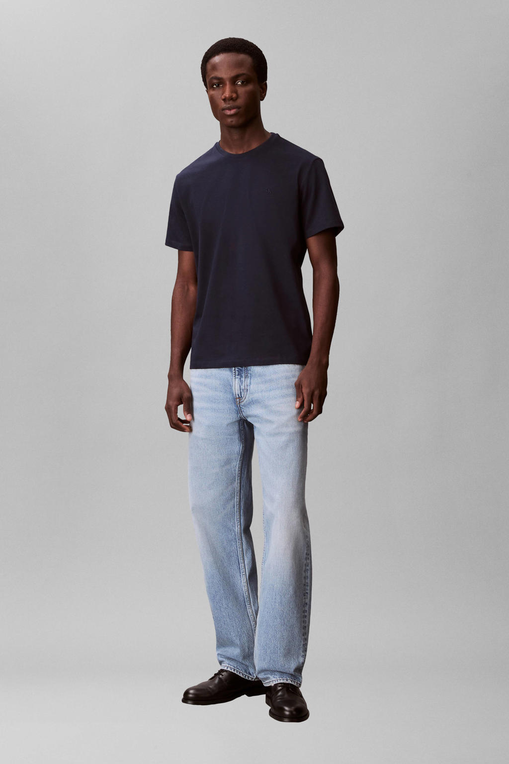 Donkerblauwe heren CALVIN KLEIN JEANS regular T-shirt van katoen met effen, korte mouwen en ronde hals