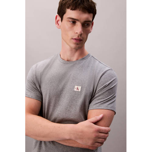 CALVIN KLEIN JEANS regular T-shirt grijs afbeelding
