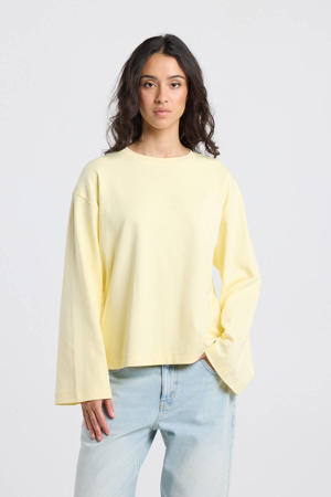 sweater lichtgeeel