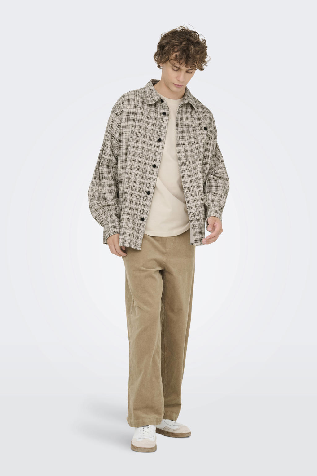 Olijfgroene heren ONLY & SONS overshirt van corduroy met lange mouwen, klassieke kraag en knoopsluiting