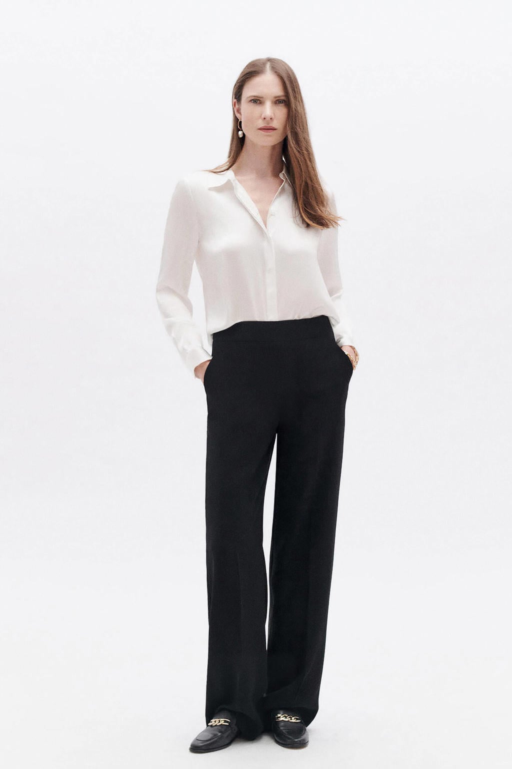 Ivoorkleurige dames Caroll zijden blouse met effen, lange mouwen, klassieke kraag en knoopsluiting