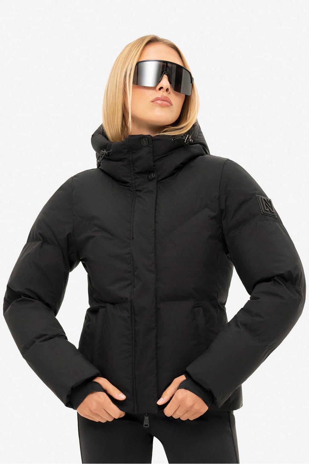 Zwarte dames NIKKIE ski-jas Nash van polyester met effen, capuchon en 2-way rits