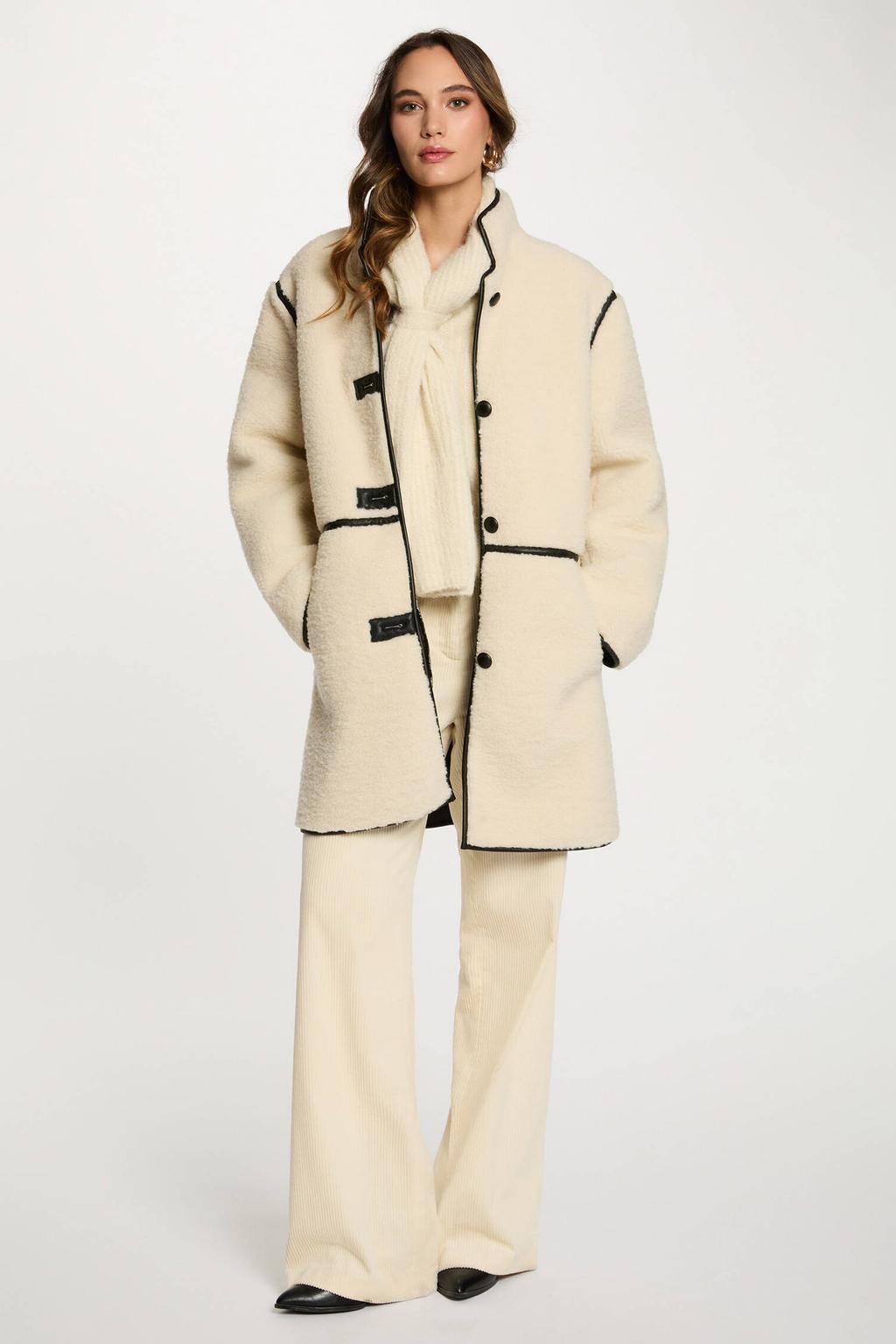 Ecru en zwarte dames Morgan teddy jas met effen, lange mouwen, opstaande kraag en knoopsluiting