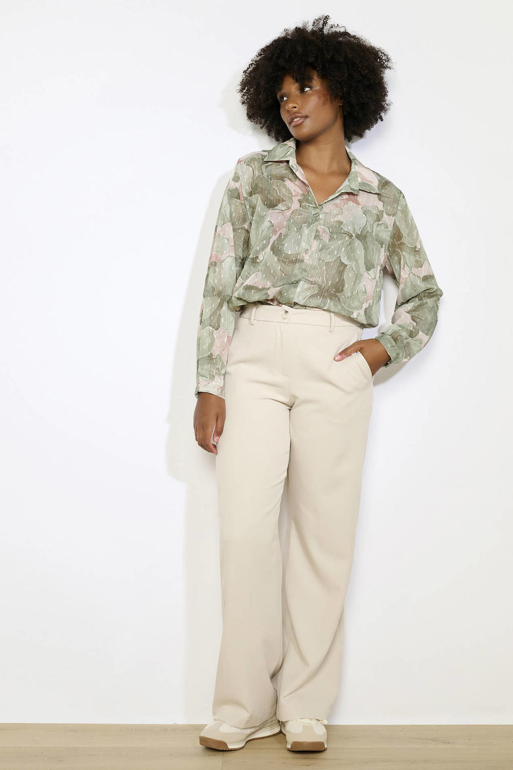 Groene dames LOLALIZA blouse van polyester met korte mouwen, klassieke kraag, knoopsluiting en lurex