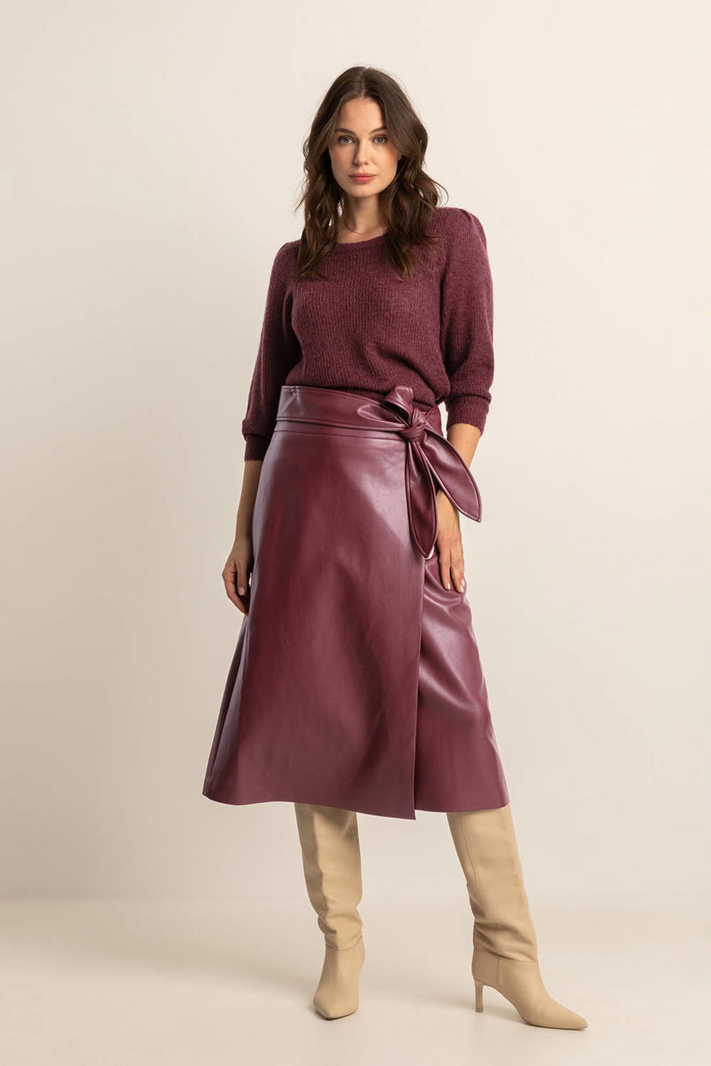 Donkerrode dames Expresso imitatieleren rok voorzien van elastische tailleband