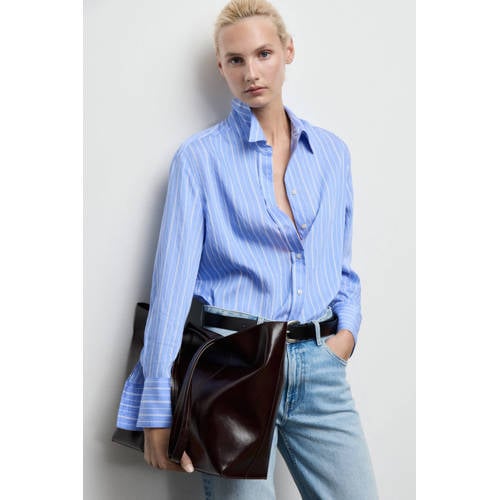 Mango blouse lichtblauw afbeelding