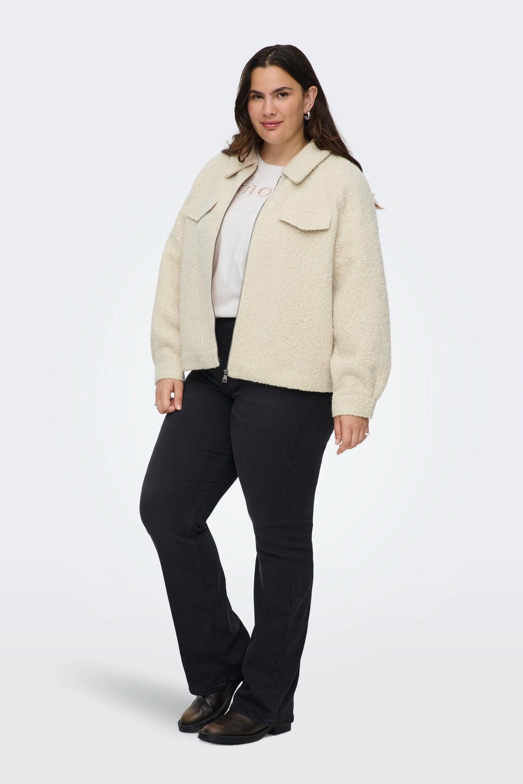 Ecru dames ONLY CARMAKOMA bouclé jasje met effen, lange mouwen, widespread hals en ritssluiting