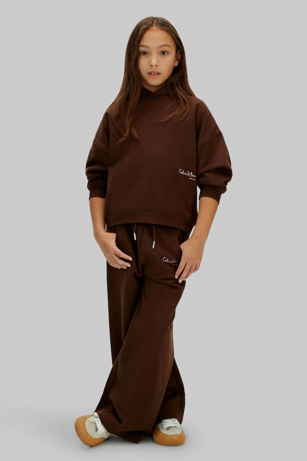 Donkerblauwe meisjes Calvin Klein hoodie van sweat materiaal met tekst print, lange mouwen en capuchon