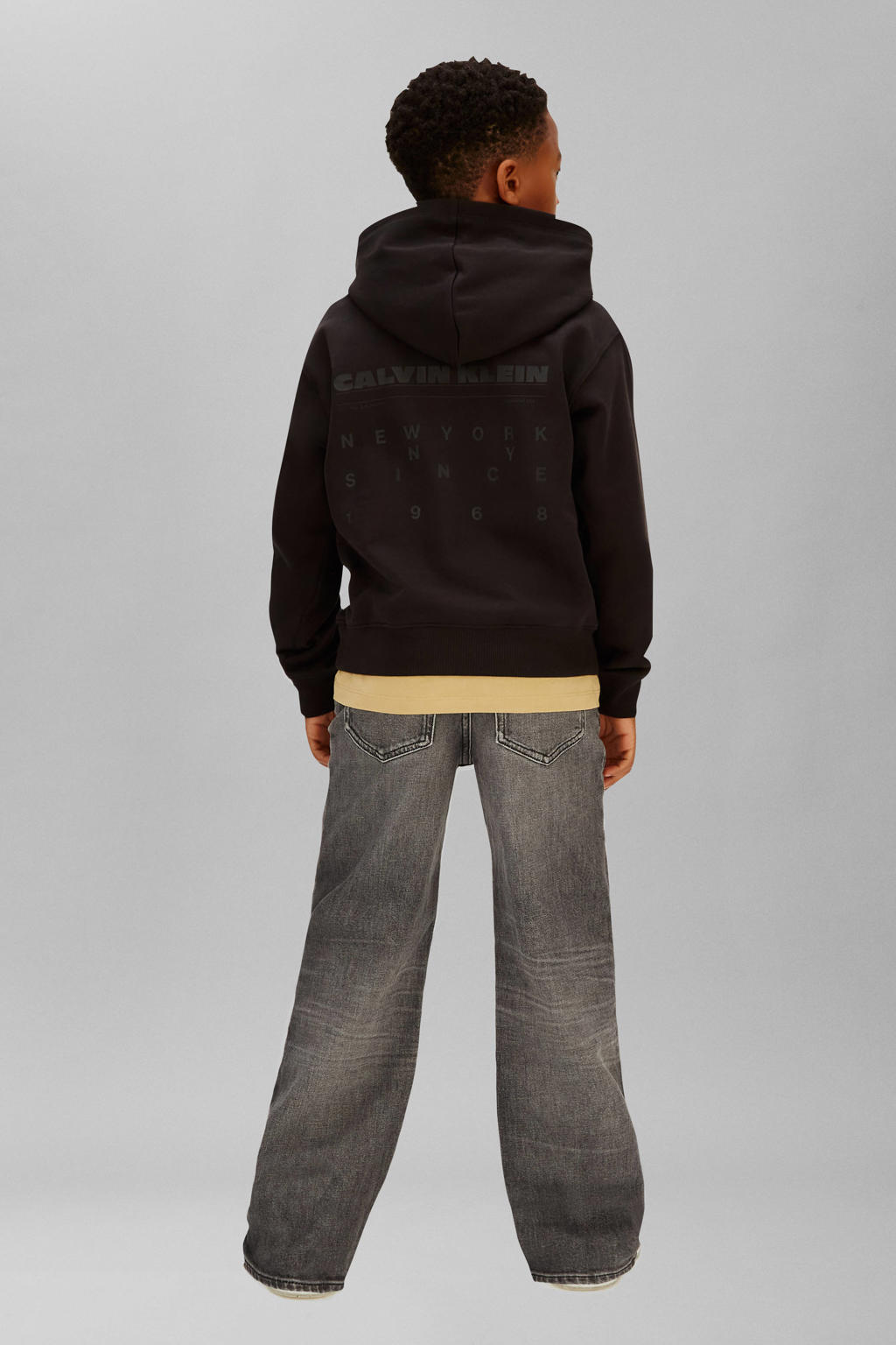 Zwarte jongens Calvin Klein hoodie van sweat materiaal met backprint, lange mouwen en capuchon