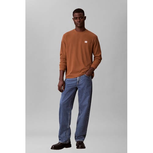 CALVIN KLEIN JEANS regular T-shirt met ingebreid patroon bruin afbeelding