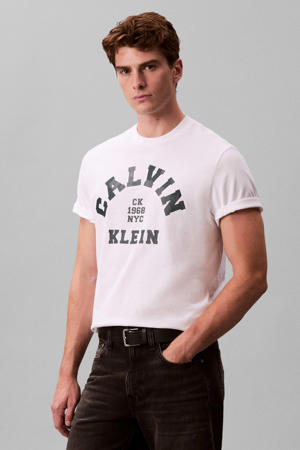 oversized T-shirt wit