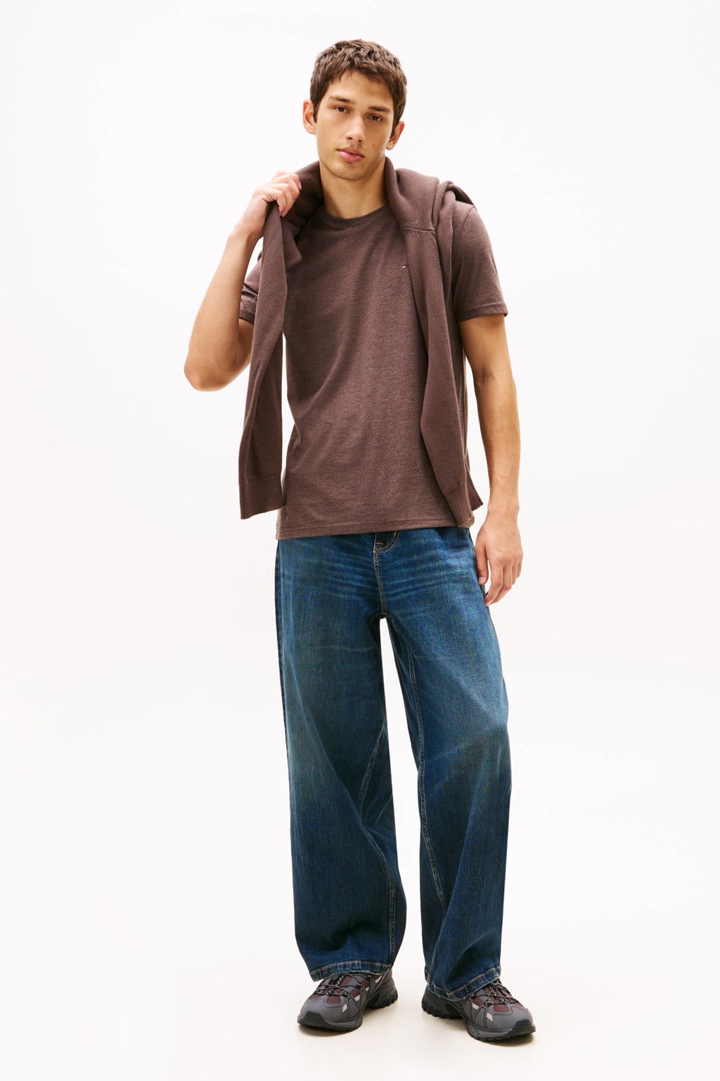 Bruine heren Tommy Jeans slim T-shirt van katoen met melée print, korte mouwen en ronde hals
