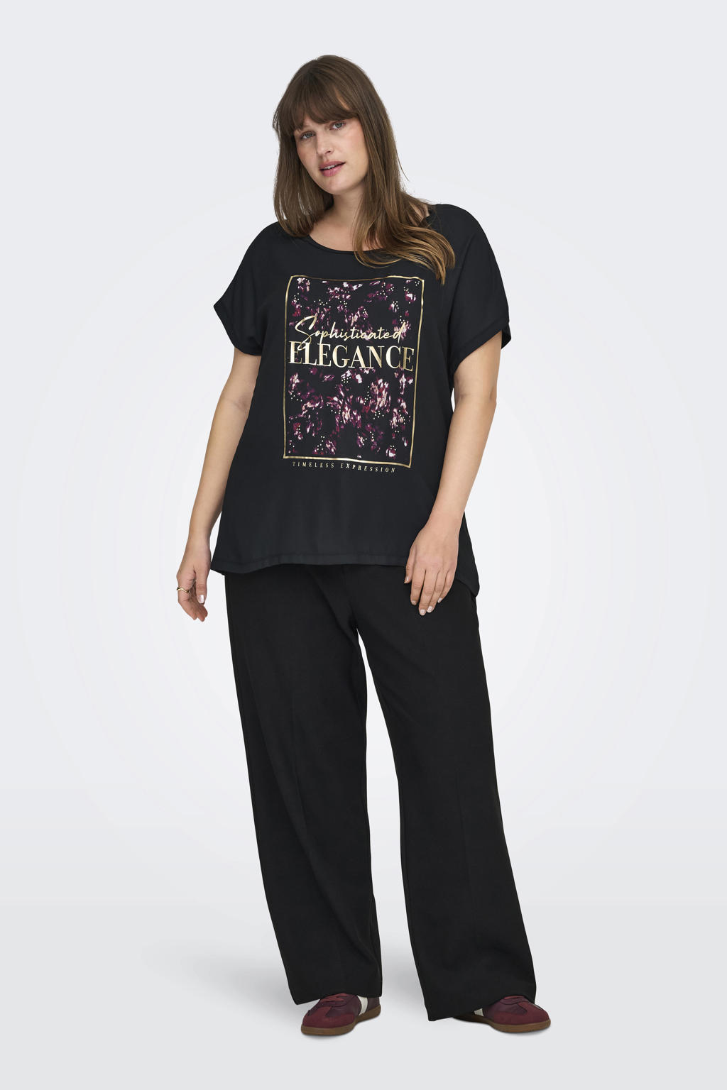 Zwarte dames ONLY CARMAKOMA T-shirt van viscose met tekst print, korte mouwen, ronde hals en glimmend detail