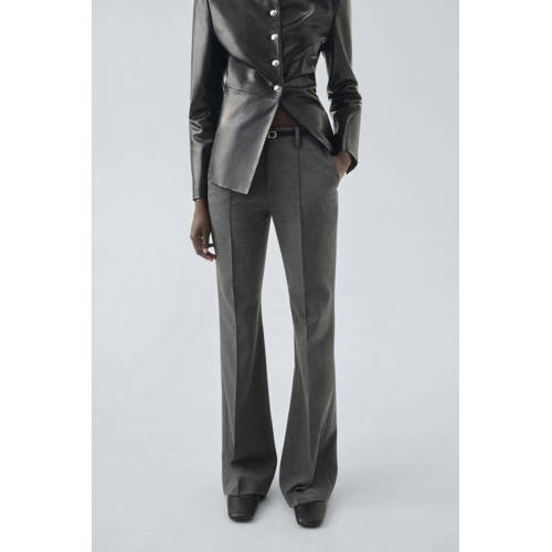 Mango flared regular waist flared broek grijs afbeelding