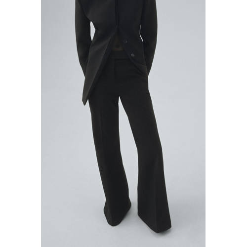 Mango flared regular waist flared broek zwart afbeelding