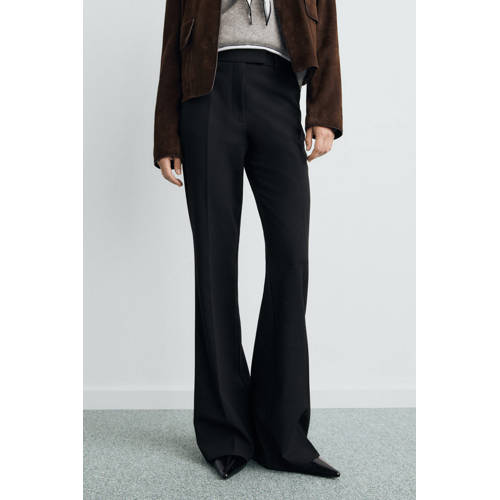 Mango flared regular waist flared broek zwart afbeelding