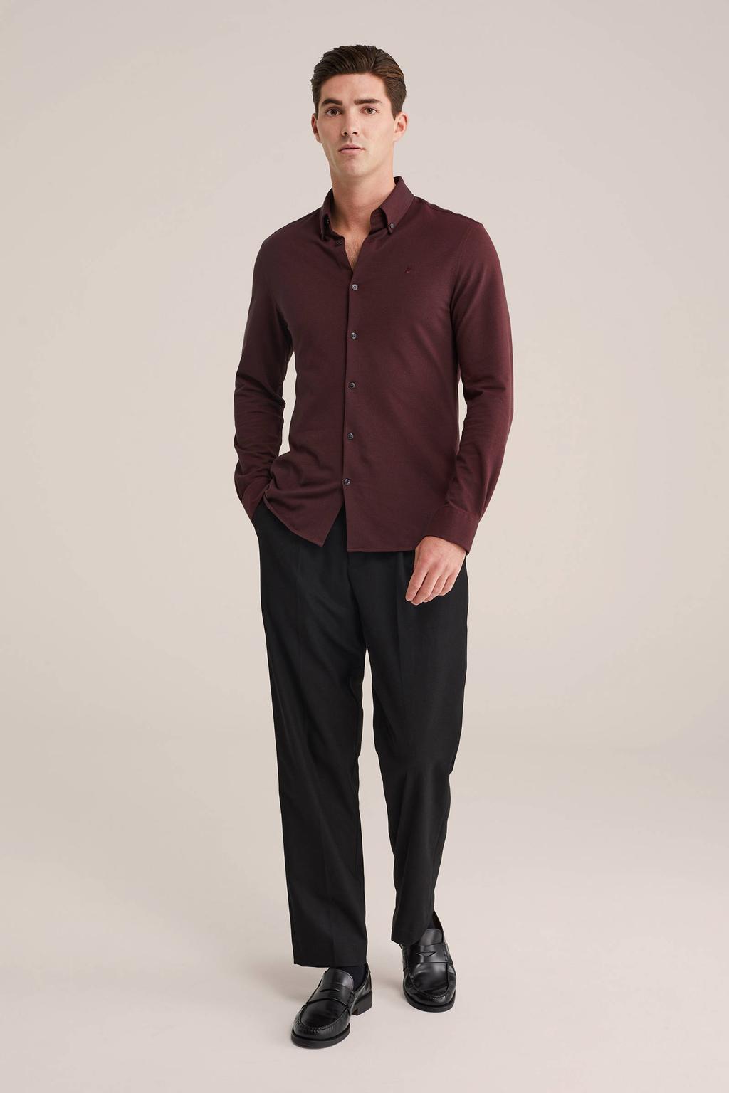 Aubergine heren WE Fashion slim casual overhemd van katoen met effen, lange mouwen en button down sluiting