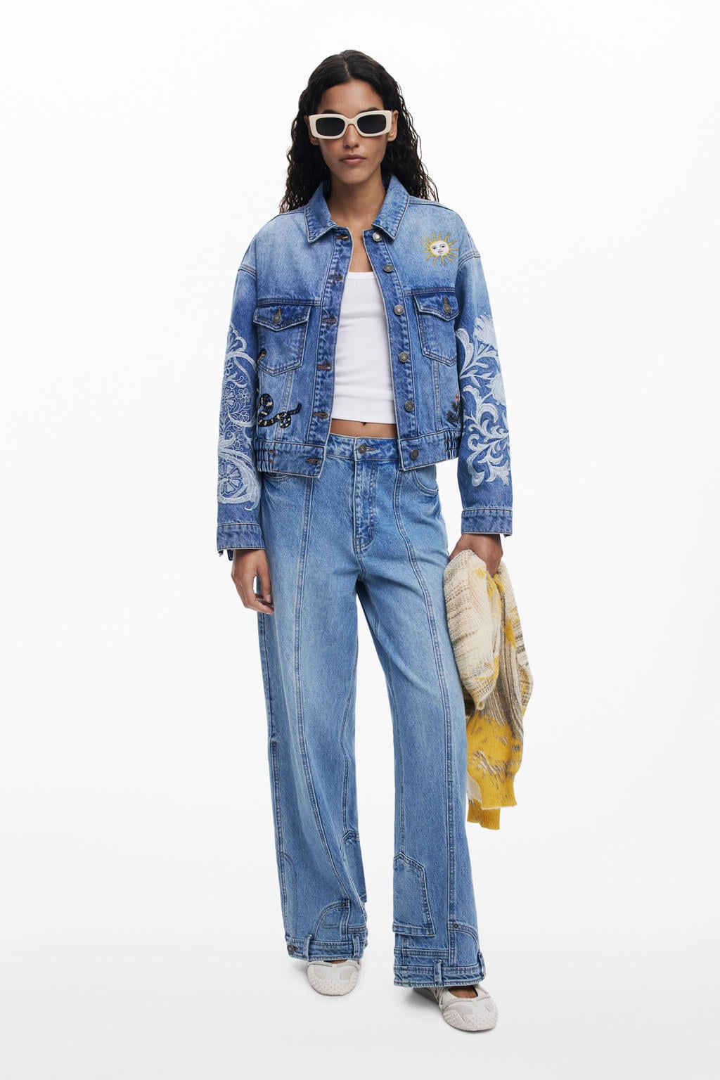 Blauwe dames Desigual spijkerjas van denim met lange mouwen, klassieke kraag en borduursels