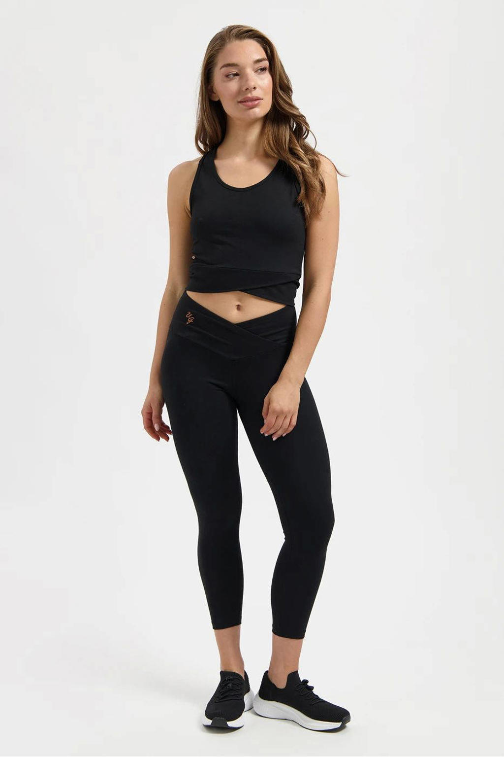 Zwarte dames Urban Goddess sport top Sati van bamboe met halterkraag