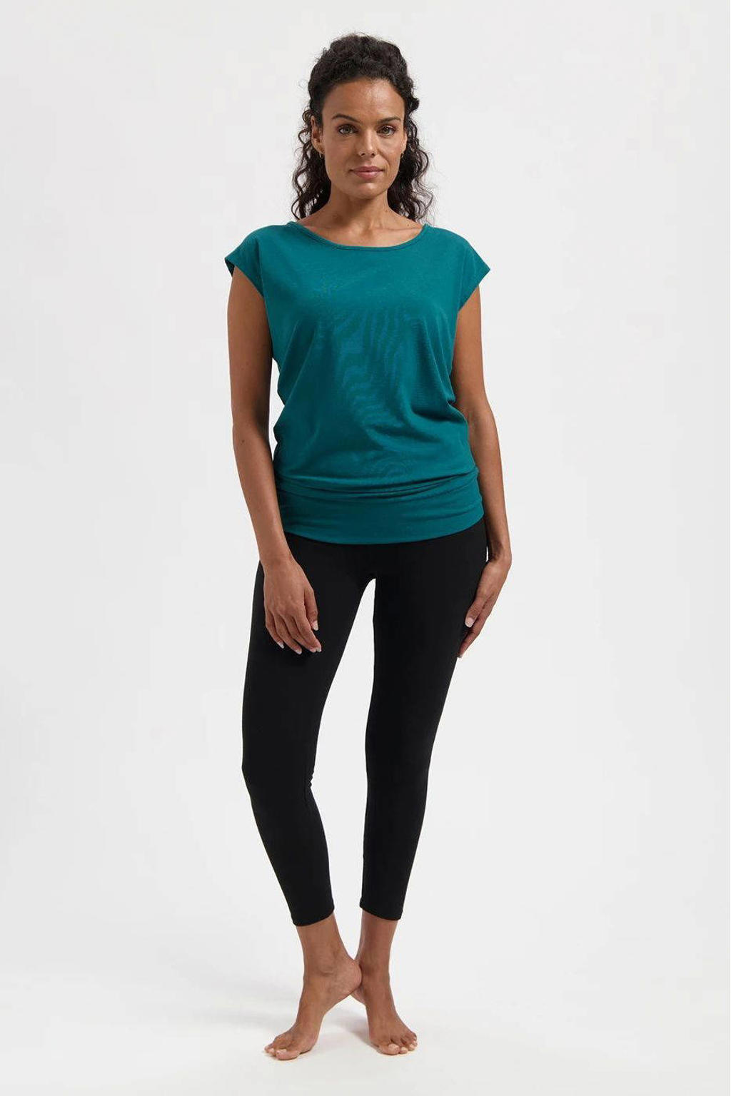 Petrolkleurige dames Urban Goddess sportshirt Asana van bamboe met korte mouwen en boothals