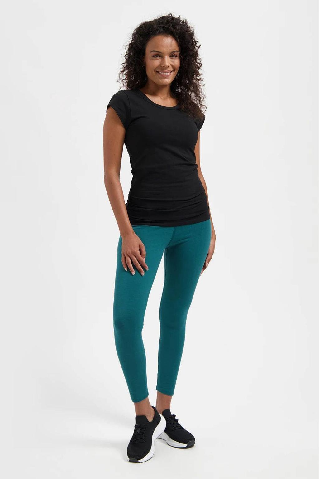 Zwarte dames Urban Goddess yoga T-shirt Zefira van katoen met korte mouwen en ronde hals