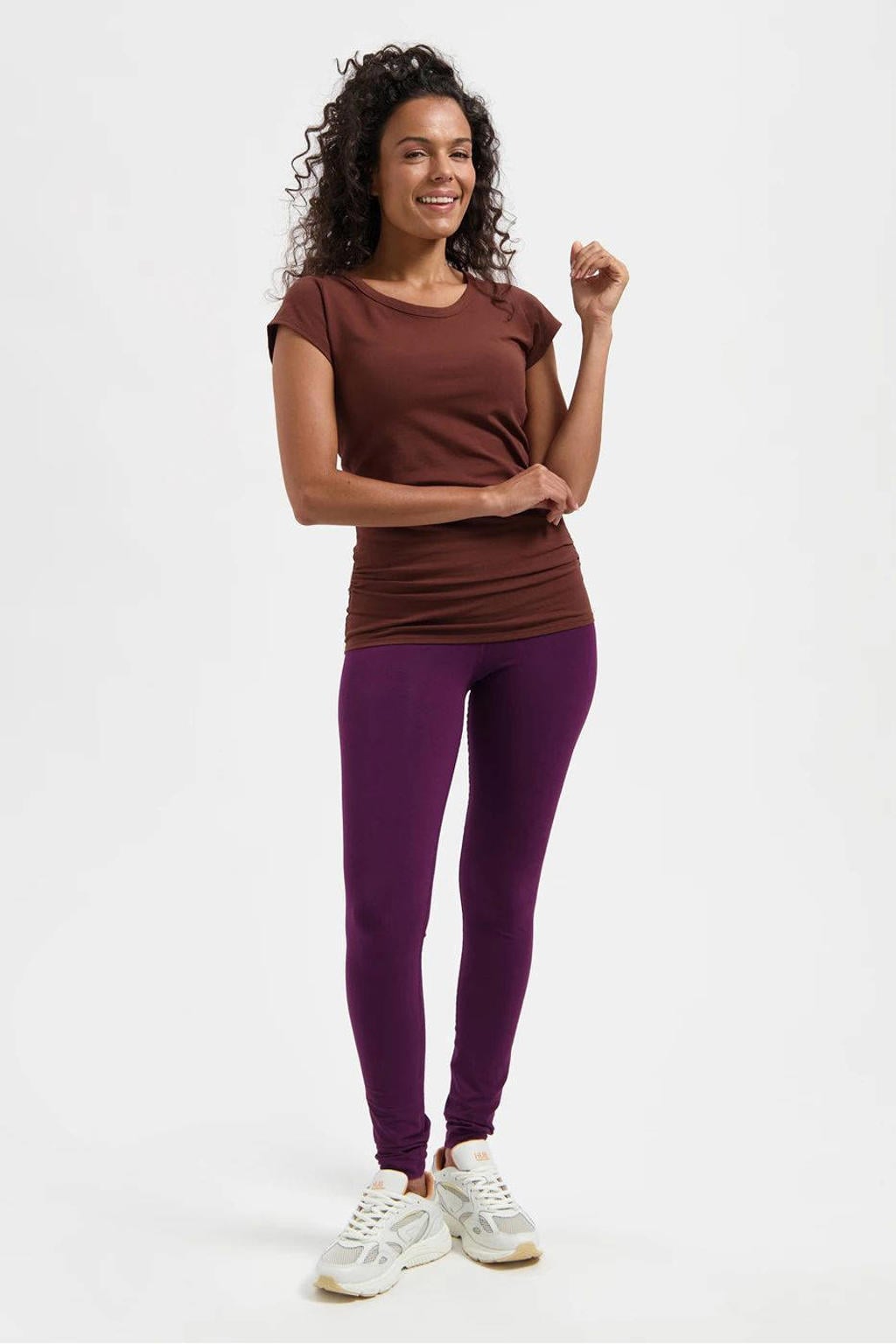 Bruine dames Urban Goddess yoga T-shirt Zefira van katoen met korte mouwen en ronde hals