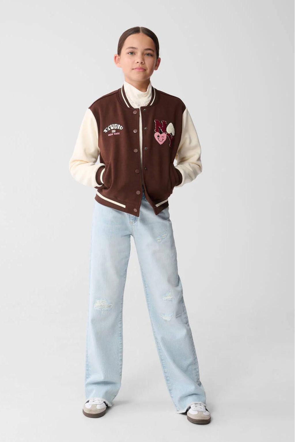 Bruine meisjes Shoeby varsity jack van katoen met lange mouwen, ronde hals en drukknoopsluiting