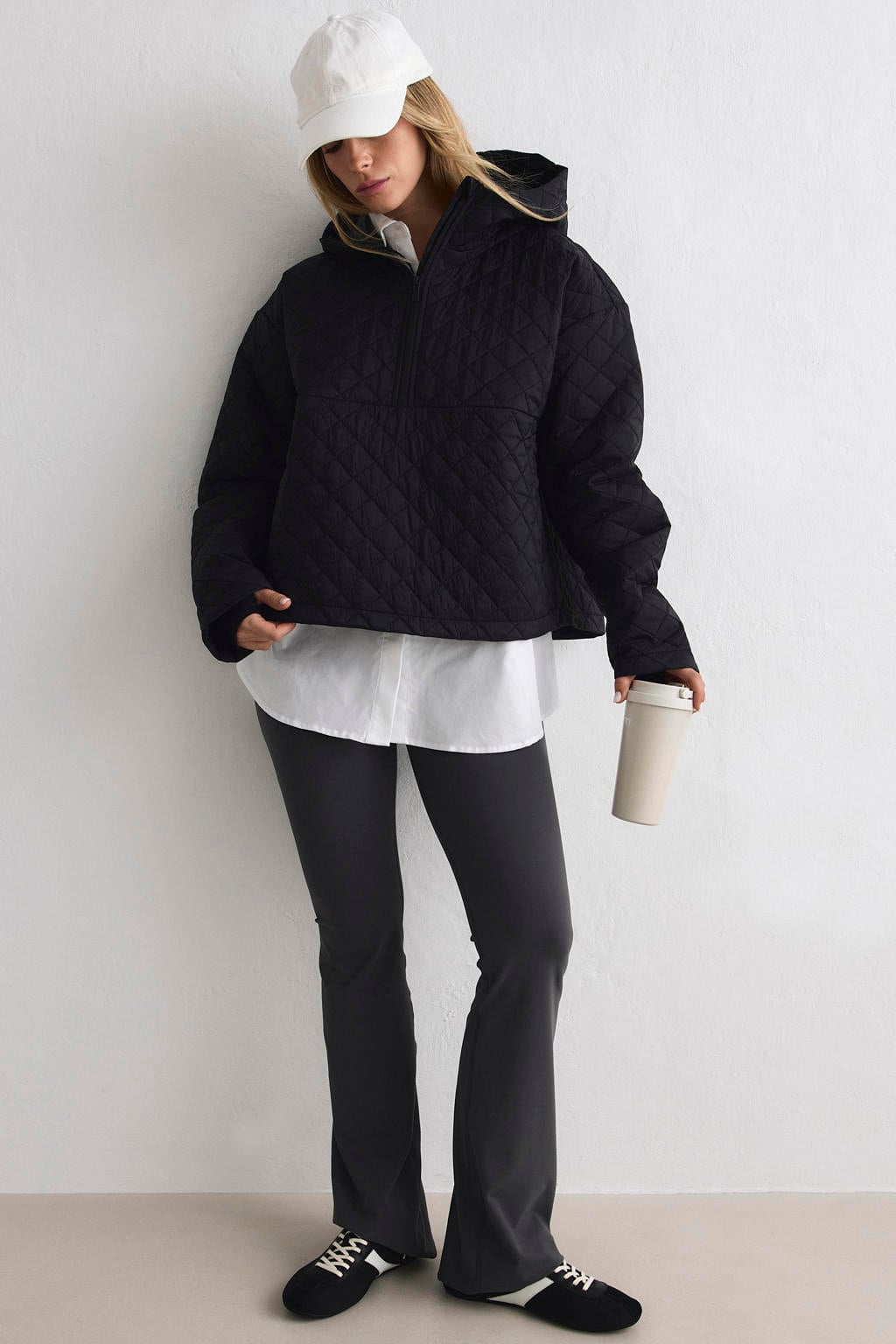 Zwarte dames Aim'n cropped jas van nylon met effen, lange mouwen en capuchon