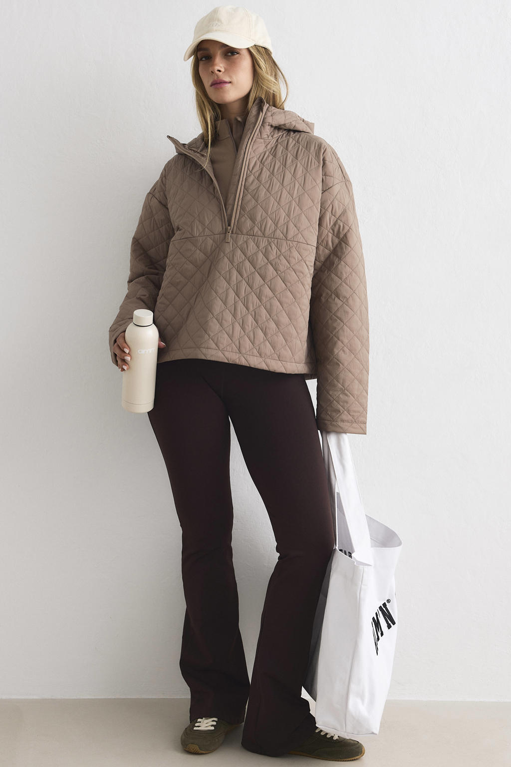 Zandkleurige dames Aim'n cropped jas van nylon met effen, lange mouwen en capuchon