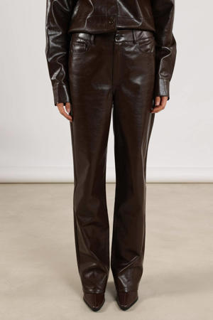 imitatieleren straight high waist broek donkerbruin