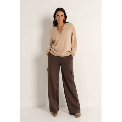 Claudia Sträter flared high waist cargo broek donkerbruin afbeelding