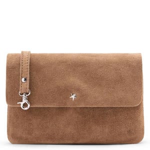 suede clutch bruin