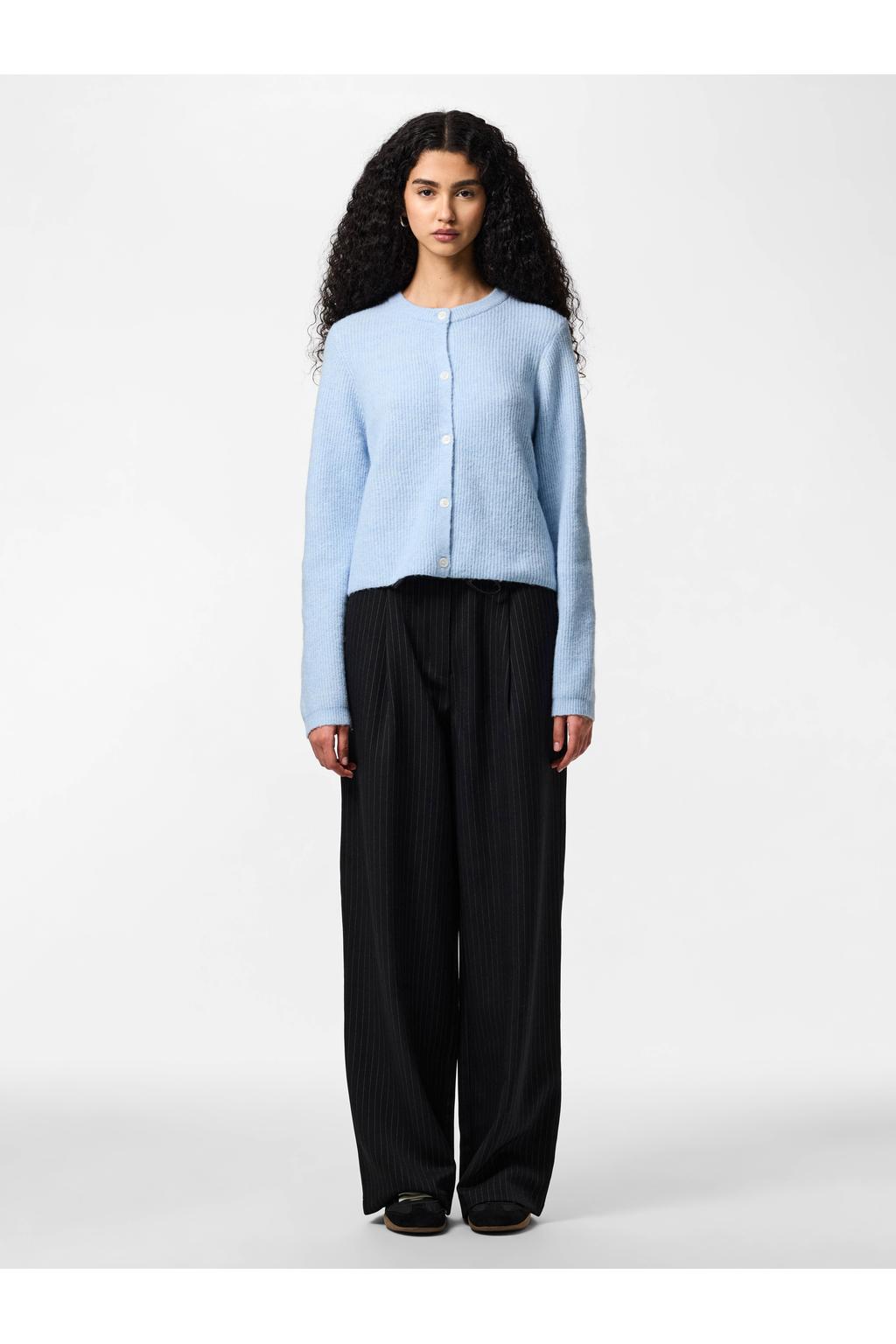 Blauwe dames PIECES vest gebreid met effen, lange mouwen, ronde hals en knoopsluiting