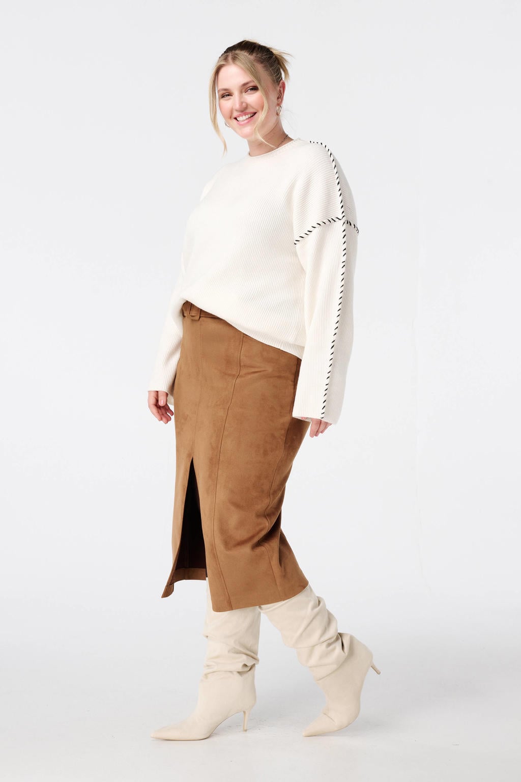 Cognackleurige dames MS Mode suede midi rok voorzien van elastische tailleband