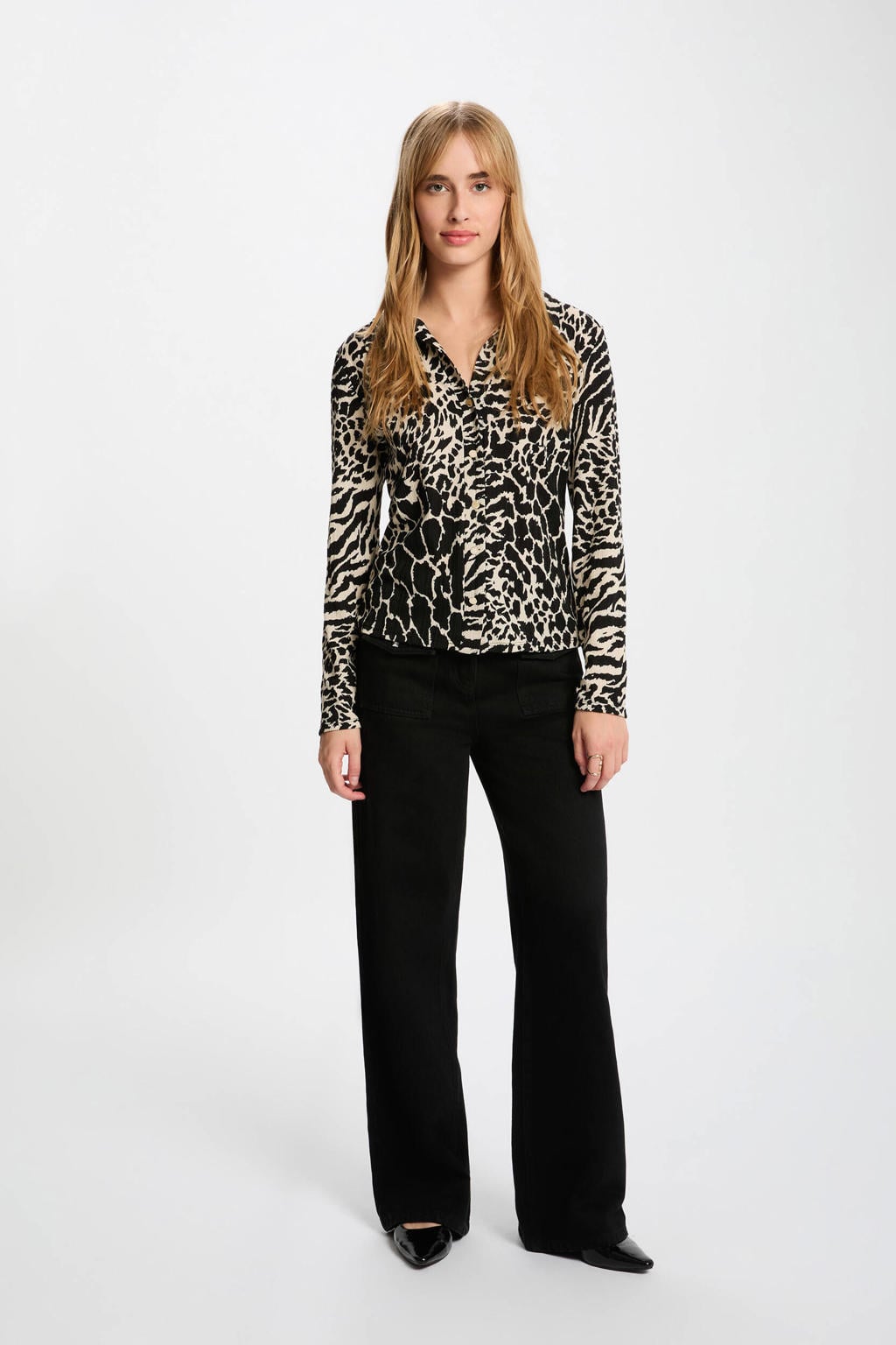 Ecru en zwarte dames Morgan blouse van polyester met dierenprint, lange mouwen, klassieke kraag en knoopsluiting