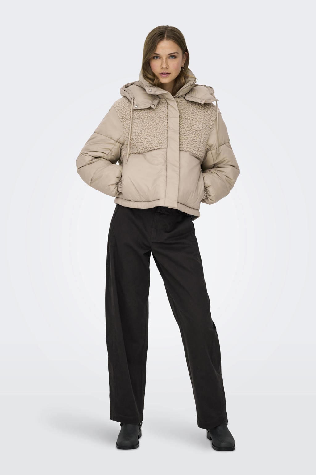 Beige dames ONLY gewatteerde jas van teddy materiaal met effen, lange mouwen, capuchon en ritssluiting