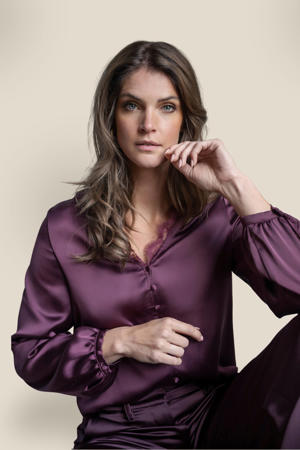 Donkerpaarse blouse