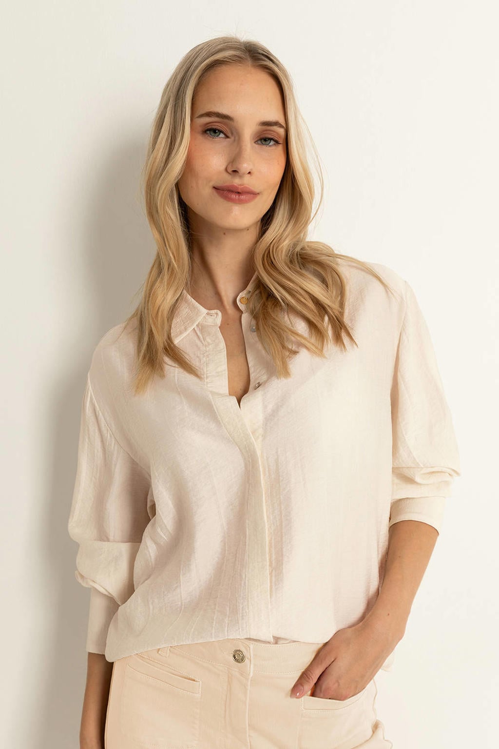 Crème dames CLAUDIA BY CLAUDIA STRÄTER blouse van viscose met effen, lange mouwen, klassieke kraag, blinde knoopsluiting en geweven detail