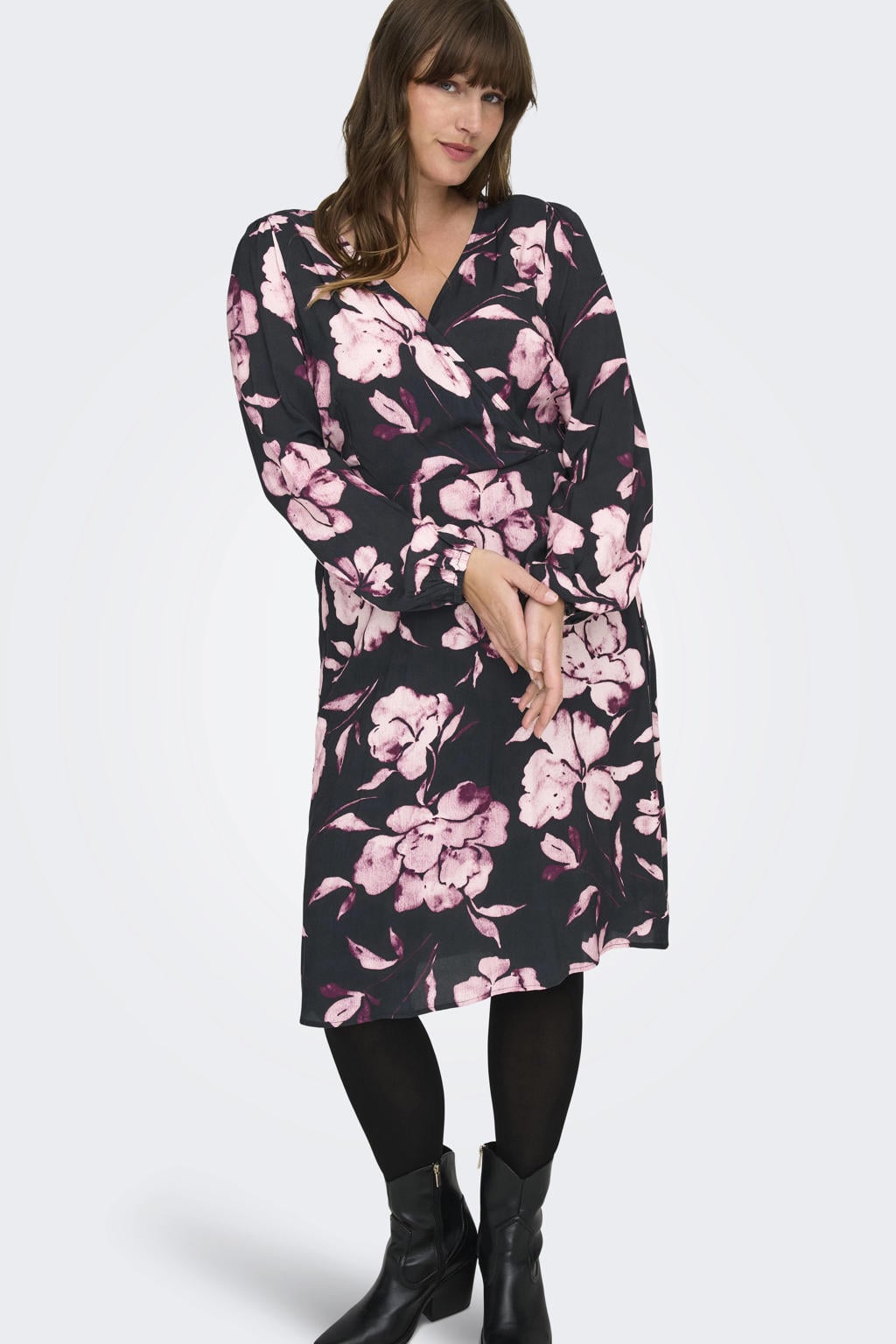 Zwart en roze dames ONLY CARMAKOMA gebloemde mini jurk van viscose met lange mouwen en V-hals